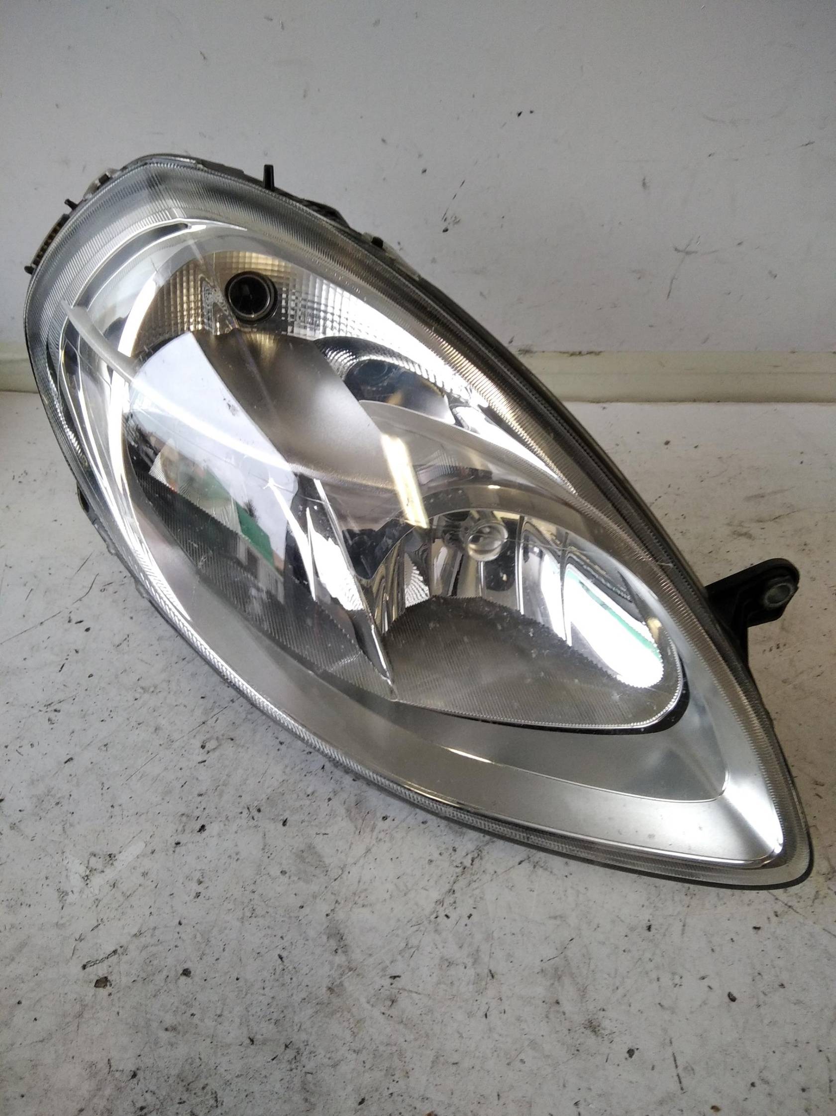 Fisso angolare parafango post. dx.